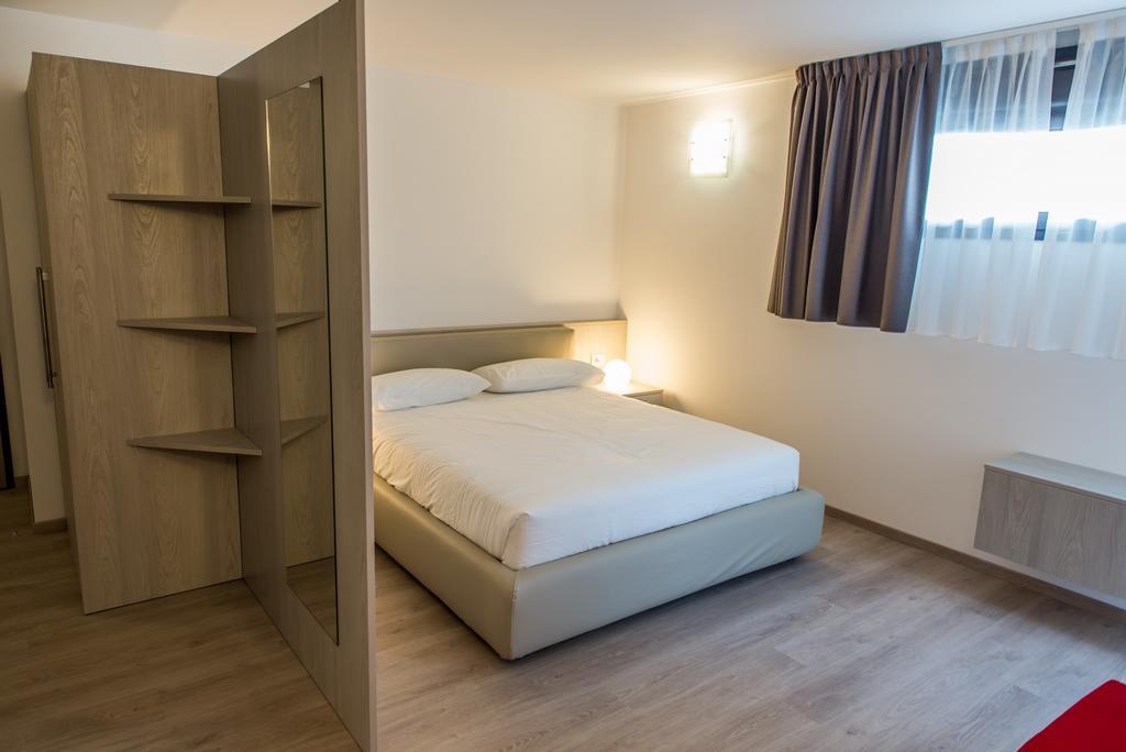Residenza Luigina Apartment วาเรนนา ห้อง รูปภาพ